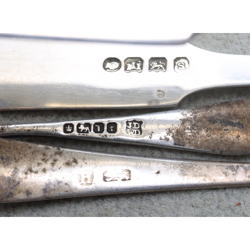 479 - A pair of William IV silver sugar tongs, Exeter 1834, maker's mark WRS, a silver coloured metal long... 