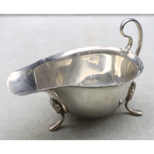 480 - A Birmingham silver sauce boat with crinkle rim and scroll handle, on splayed feet, 2.6oz