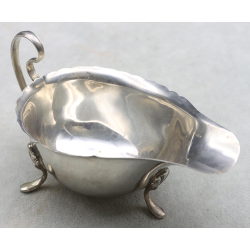 480 - A Birmingham silver sauce boat with crinkle rim and scroll handle, on splayed feet, 2.6oz