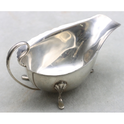 480 - A Birmingham silver sauce boat with crinkle rim and scroll handle, on splayed feet, 2.6oz