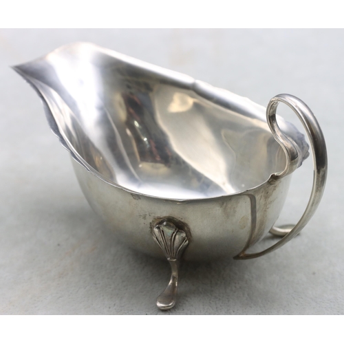 480 - A Birmingham silver sauce boat with crinkle rim and scroll handle, on splayed feet, 2.6oz