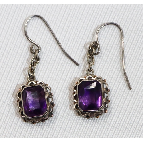 706 - A pair of amethyst drop earrings