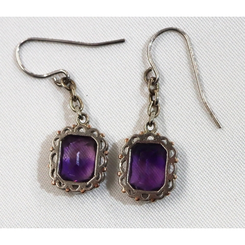 706 - A pair of amethyst drop earrings