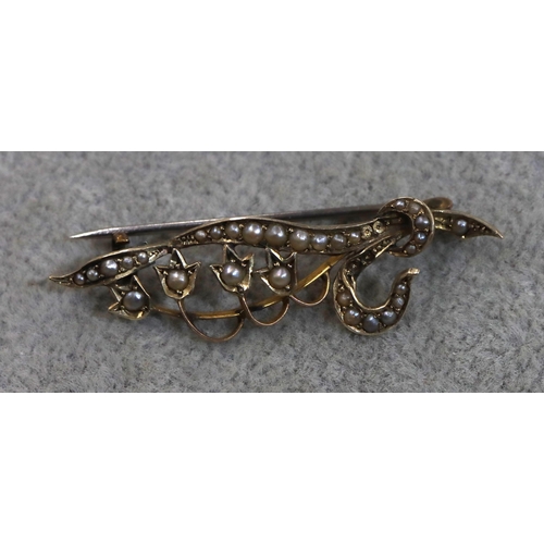 712 - A small 9ct gold brooch set with half pearls, 1.9 grams gross