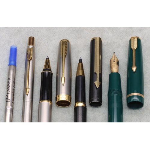 750 - A green Parker duofold fountain pen (boxed), a Parker pen, a similar Parker pen and another Parker p... 