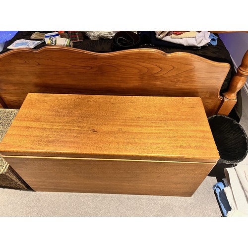 1428 - A modern wooden blanket box, 102cm wide, 41cm deep, 47cm high. This item is not held by PF Windibank... 