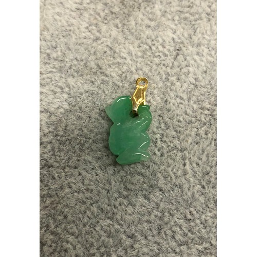 1285 - A green jade style monkey shaped pendant, 1.5cm long.