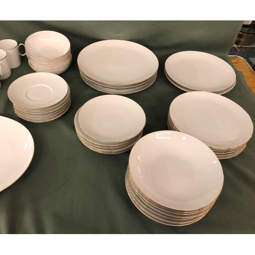 2015 - A Thomas Germany part service, white with gold edging, 4 large plates, 2 medium plates, 6 smaller pl... 