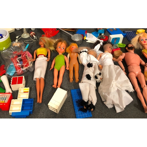 2060 - A large quantity of toys circa 1970's, including Sindy dolls etc.