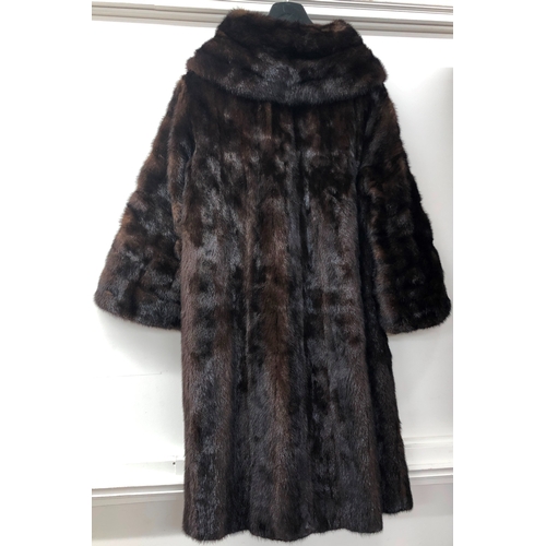 2082 - A good quality dark brown mink long fur coat, fully lined, approximate size 12, 106cm long, shoulder... 