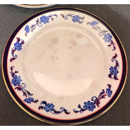 2085 - A Wedgwood Imperial Porcelain blue and white dinner service, numbered 8529, 12 large dinner plates, ... 