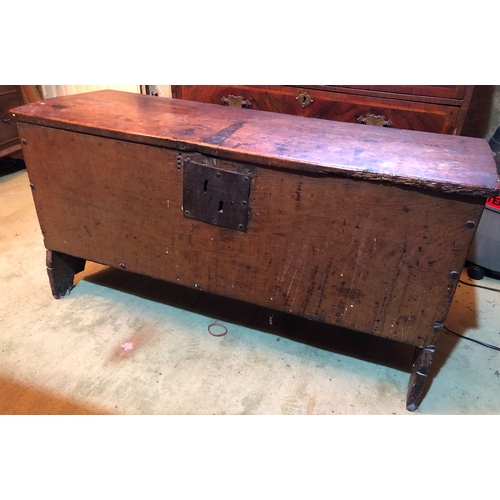 2093 - An oak coffer, 97.5cm wide, 36cm deep, 49m high (hinges loose). This item is not held by PF Windiban... 