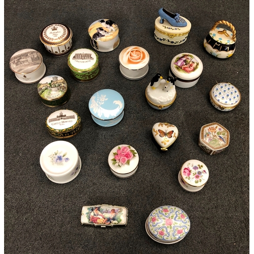 2097 - A quantity of various china pill boxes including, Museum Collection Chatsworth and Castle Howard, Ay... 