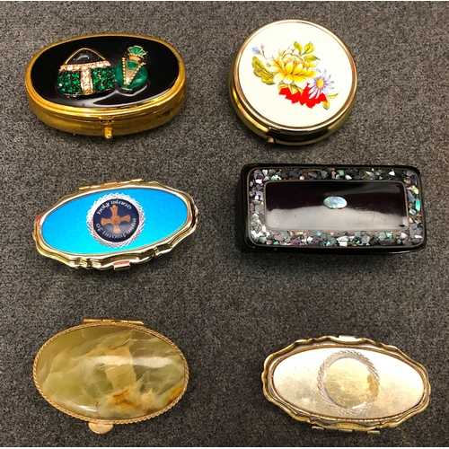 2098 - A quantity of various pill boxes, 3 with onyx lids. (20)