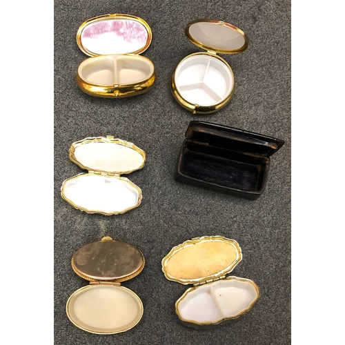 2098 - A quantity of various pill boxes, 3 with onyx lids. (20)