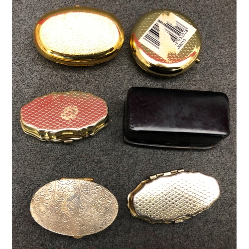 2098 - A quantity of various pill boxes, 3 with onyx lids. (20)