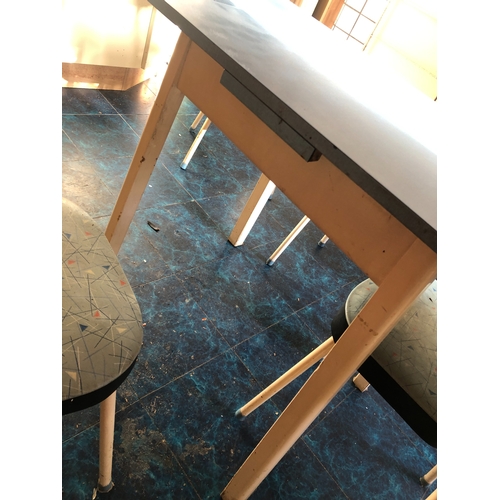 2114 - A retro extending kitchen table with blue formica top, 61cm wide, 122cm long extended, 71cm closed, ... 