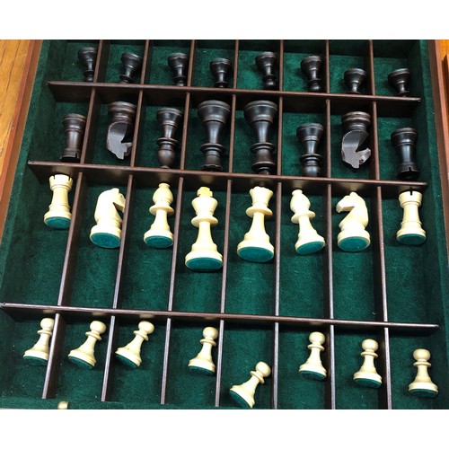 2351 - A Dal Negro Treviso Italy chess set with wooden pieces and box, 37.5cm x 37.5cm. (Complete set and i... 