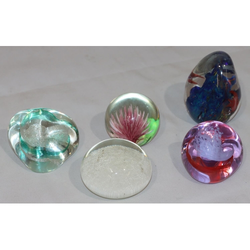 154 - 2 Caithness triangular shaped paperweights and 3 various other paperweights (5)