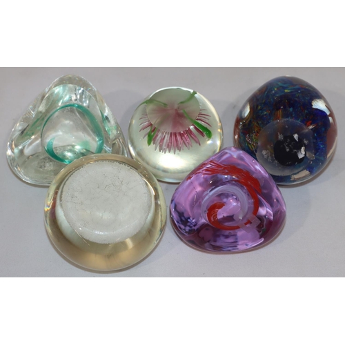 154 - 2 Caithness triangular shaped paperweights and 3 various other paperweights (5)