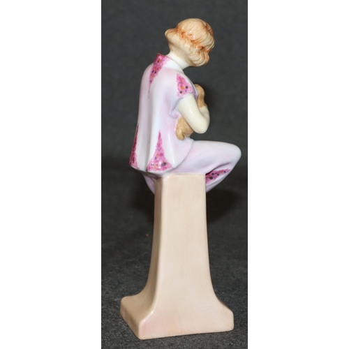 35 - A Royal Doulton figurine 