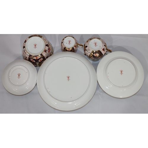 54 - A Royal Crown Derby Imari pattern tea service, comprising of a pair of cake plates (1 chipped), milk... 