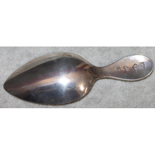 247 - A Continental silver coloured metal caddy spoon, 0.6oz