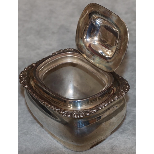 251 - A George V silver rectangular bulbous shaped tea caddy with hinged lid and raised shell and scroll r... 