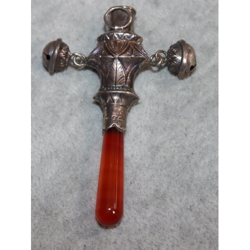 258 - A Birmingham silver child's whistle/rattle with agate teething handle, 7cm long