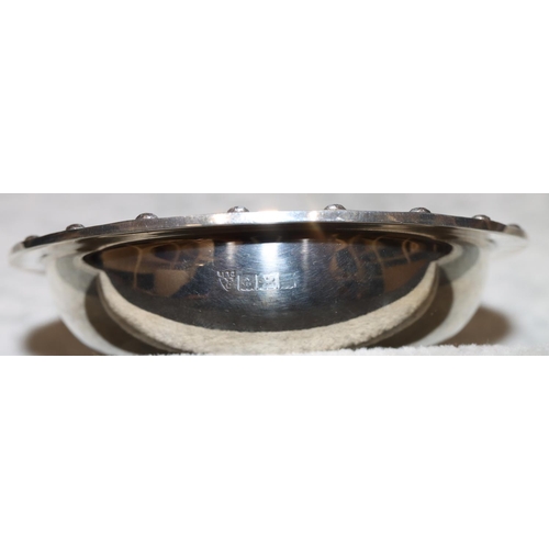 260 - A Birmingham silver round shallow bowl with raised rim, 9.5cm diameter, 1.9oz