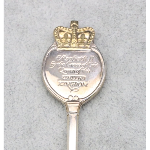 295 - An Elizabeth II Silver Jubilee Commemorative spoon in original red case, 1oz