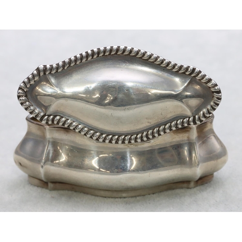 303 - A Chester silver oval scallop shaped trinket box with hinged lid, 9.5cm wide, 1.8oz