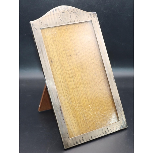 333 - A large George V silver freestanding photograph frame with part engine turned decoration and oak bac... 