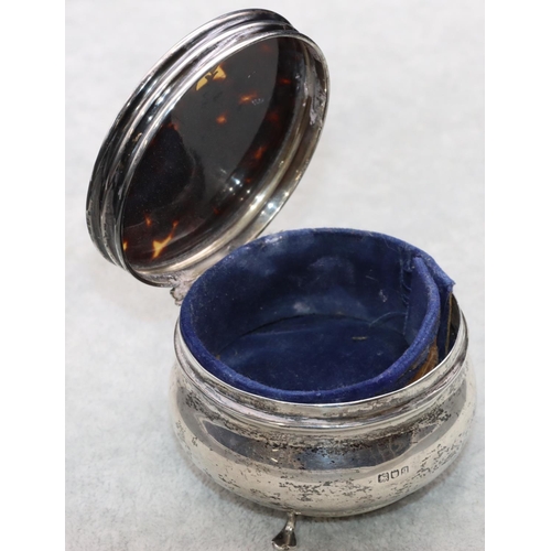 339 - A George V silver round bulbous shaped trinket box with hinged tortoiseshell lid on 3 splayed feet, ... 