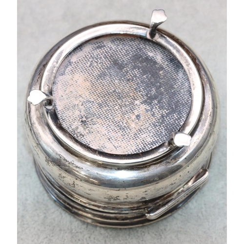 339 - A George V silver round bulbous shaped trinket box with hinged tortoiseshell lid on 3 splayed feet, ... 