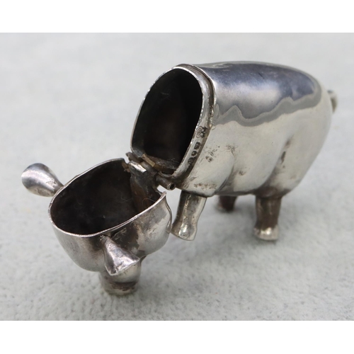 340 - A London silver novelty vesta case in the form of a pig with hinged head, 6.5cm long, 0.73oz