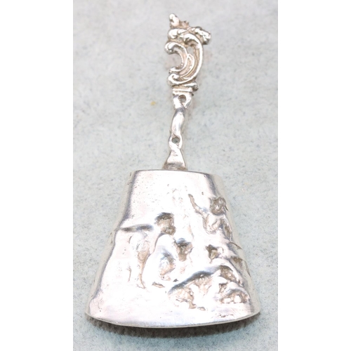 349 - An imported silver shovel shaped caddy spoon with embossed cattle and scroll decoration, 0.61oz