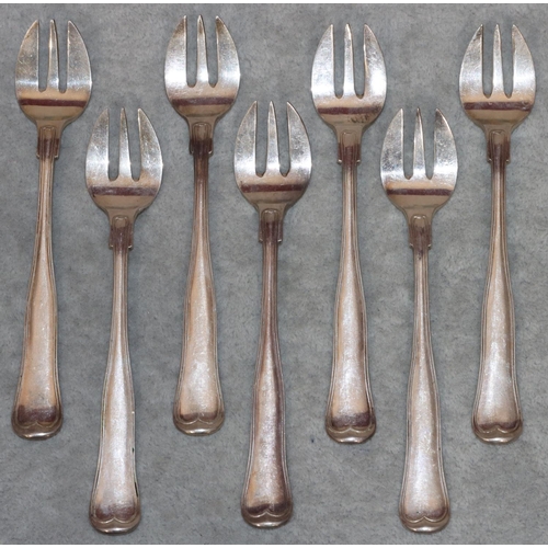 370 - A set of 7 V Christensen small forks, 4.8oz