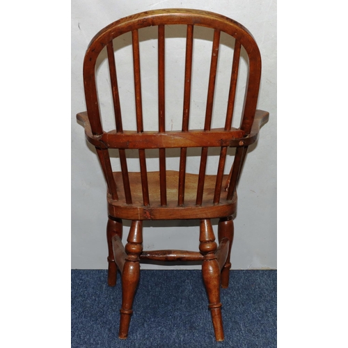 727 - A child's elm and oak Windsor stick back armchair with solid seat on round turned legs, 74cm high (1... 