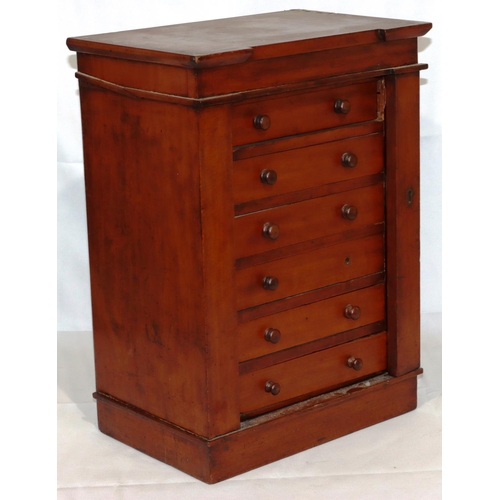 730 - A 19th Century mahogany Apprentice miniature Wellington chest with 6 drawers and locking side (no ke... 