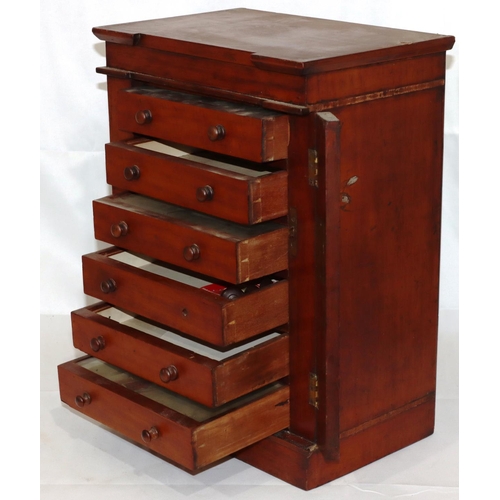 730 - A 19th Century mahogany Apprentice miniature Wellington chest with 6 drawers and locking side (no ke... 