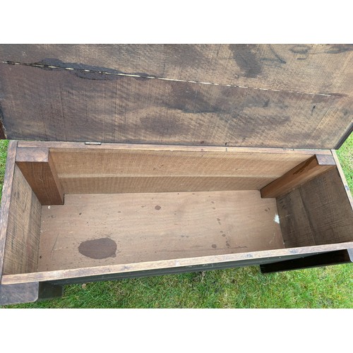 2358 - An oak storage box (base made of ply), 50cm high, 105cm wide, 39cm deep.