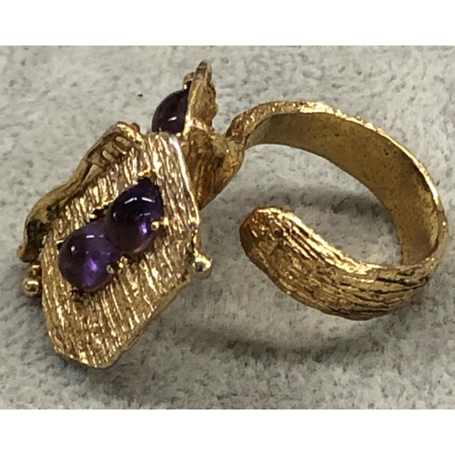 526 - A Continental gold coloured ring set with 3 pale purple stones,