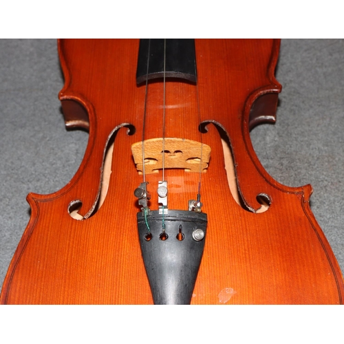 556 - An Oriental Skylark brand People's Republic of China violin, with 2-piece back, back 36.5cm long (Ca... 