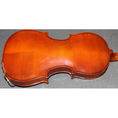 556 - An Oriental Skylark brand People's Republic of China violin, with 2-piece back, back 36.5cm long (Ca... 