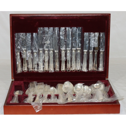 183 - A silver plated 8-place setting flatware service, in fitted canteen