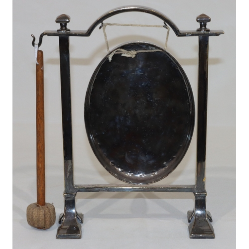 184 - A silver plated freestanding table gong with hammer, on splayed feet, 30.5cm high