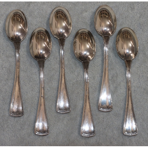 235 - A set of 6 800 silver coloured metal coffee spoons, 1.4oz (boxed)