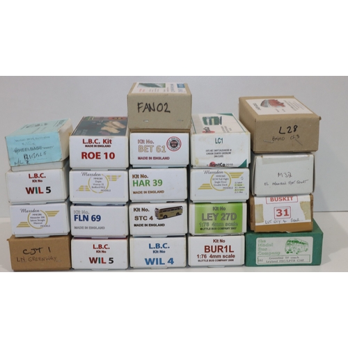 832 - A quantity of 1:76 scale resin and metal fitting kits of buses, 10 Little Bus Company, 3 Marsden mod... 