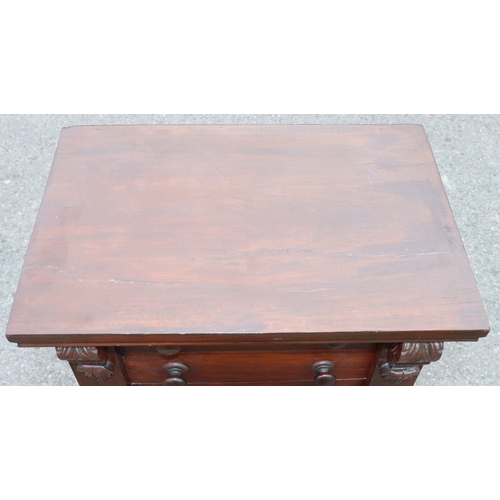 919 - A Victorian walnut Wellington chest with 7 graduated drawers with wood knob handles and lockable sid... 